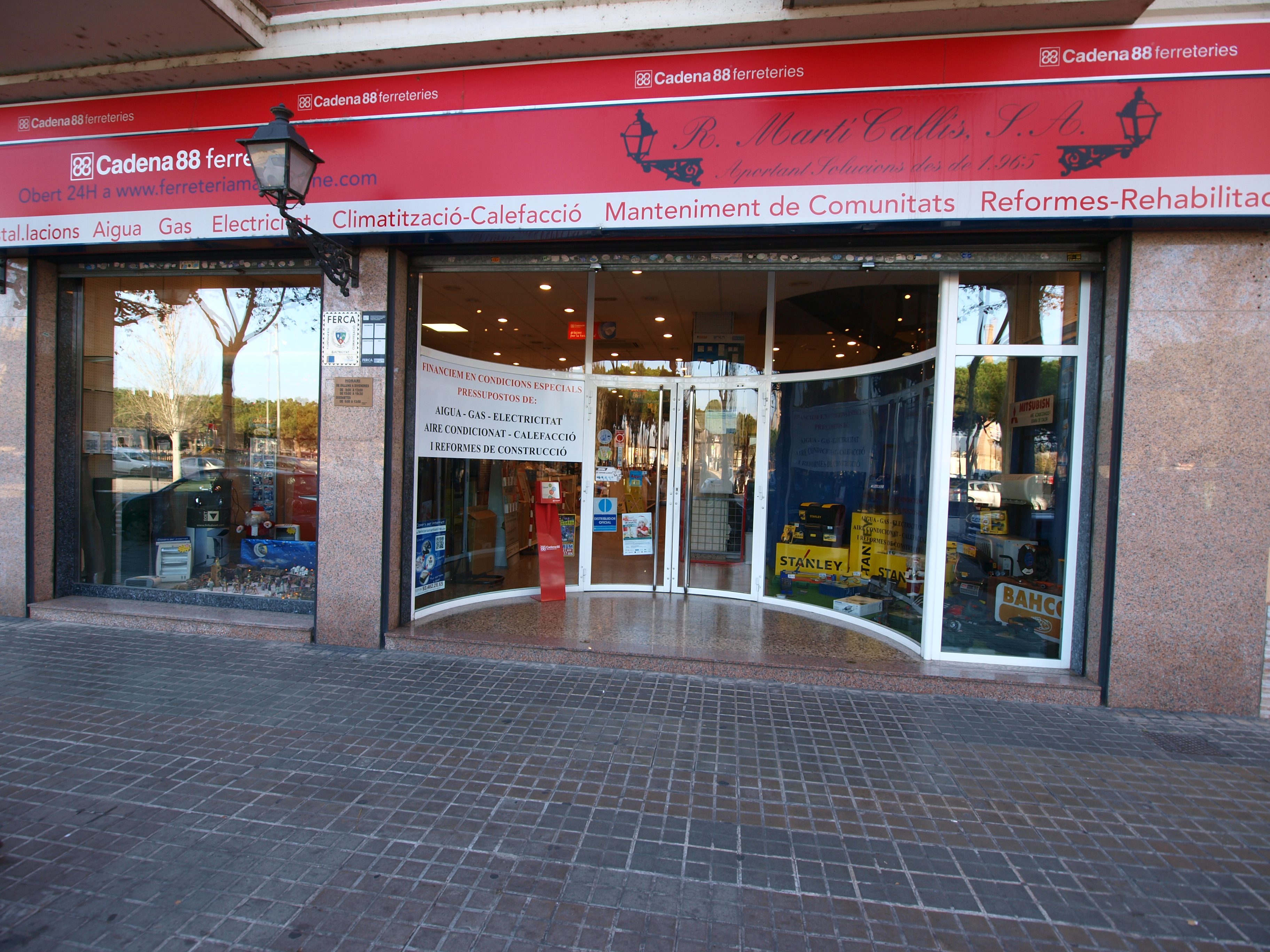 Imagen para los medios: Espai per a descarrega vehicles grans