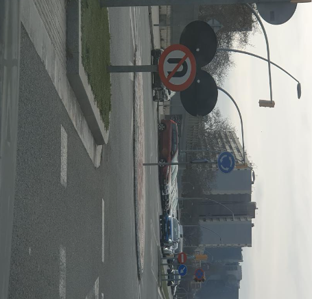 Imatge pels mitjans: Pintar bordillos con pintura refractaria de las rotondas y parterres de acceso desde las rondas y en la C31. (Inversió)
